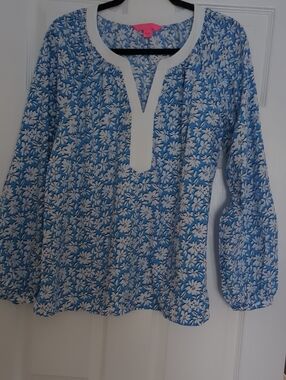Lilly Pulitzer Blue and White Floral Tunic Top